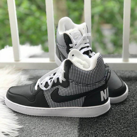 wmns nike court borough